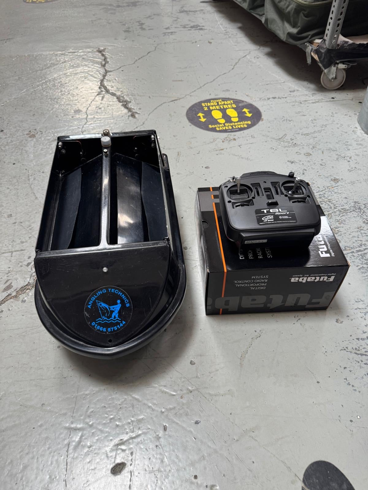 RECONDITIONED AT Standard Bait Boat (ORIGINAL!)