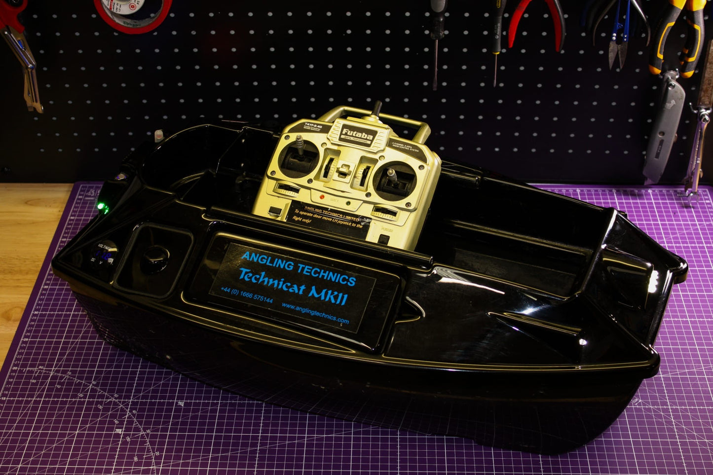 Technicat MK2 Bait Boat + Voltmeter