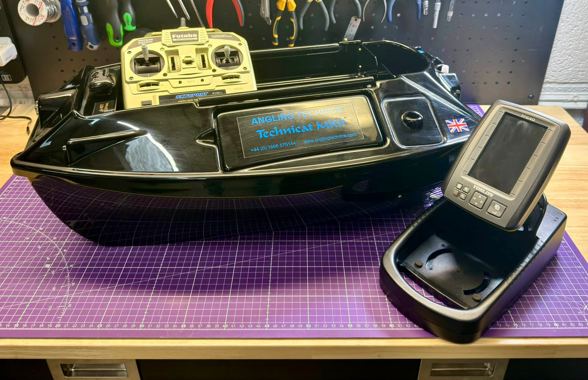 Technicat MK2 Bait Boat + Toslon 640 GPS + FREE Dark Camo Bag