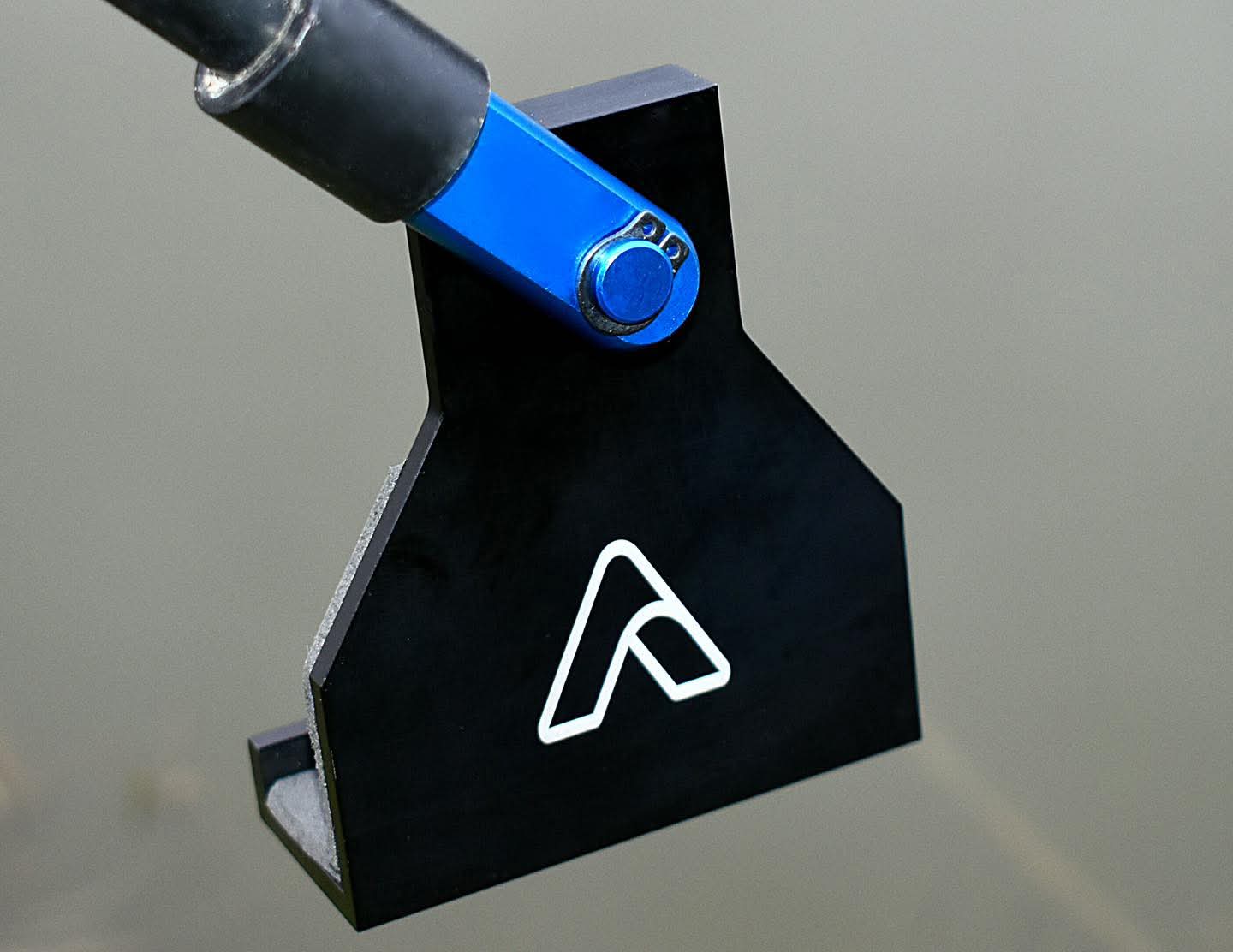 Boat Lifting Hook & Dark Camo Pouch